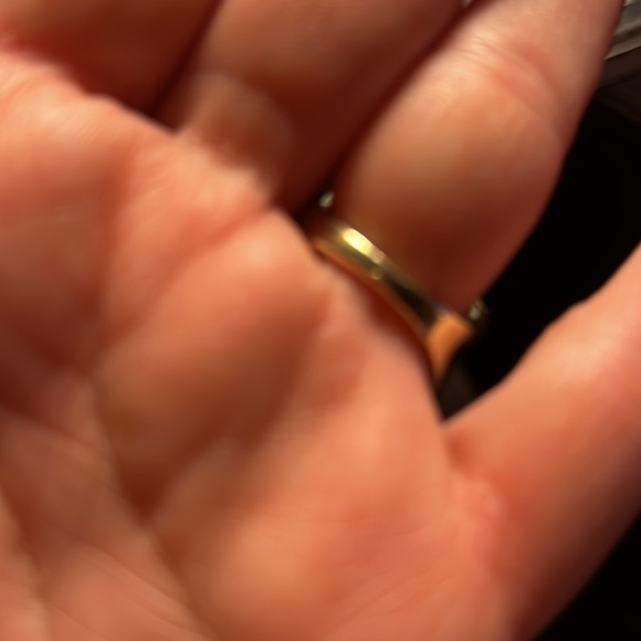 3.5 CTW  natural diamond cluster ring set in 10k gold. Size 7. - Picture 7 of 11